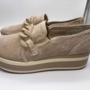 Dolce Vita Beige Platform Sneakers 2” loafers size 9 women